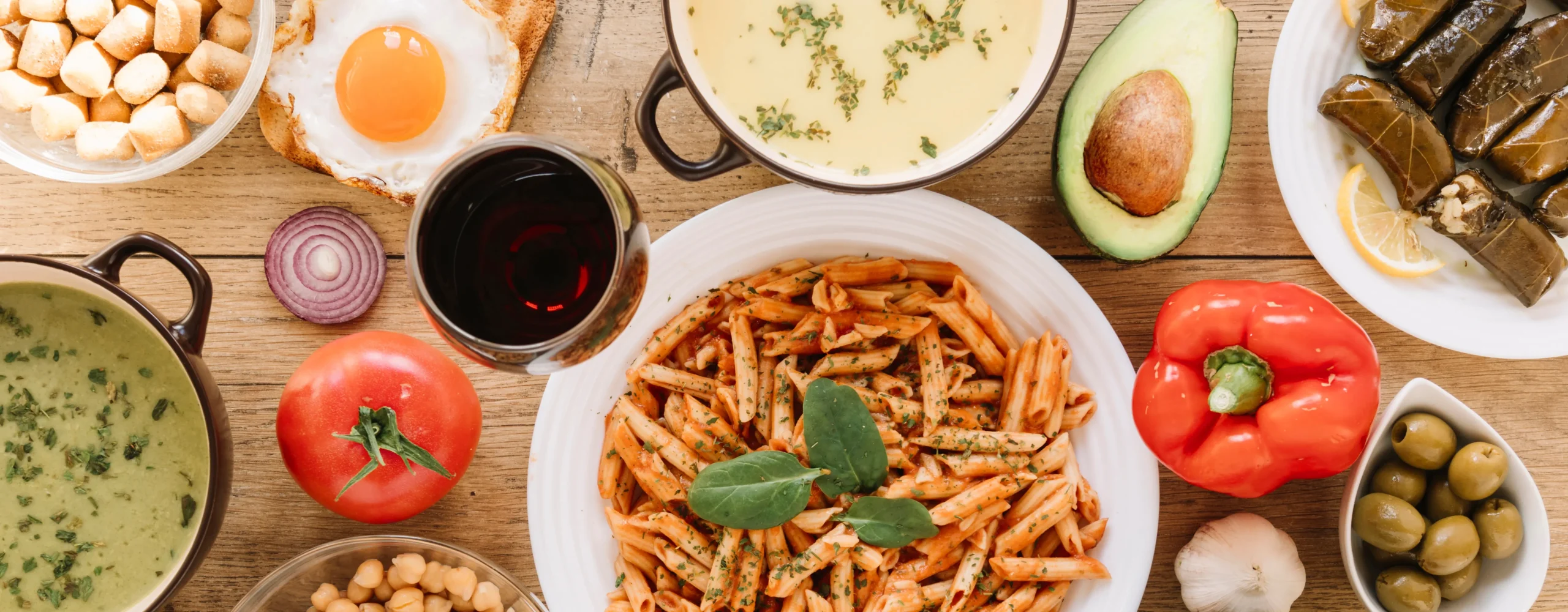 Différents plats préparés et présentés sur une table pour la Semaine du goût